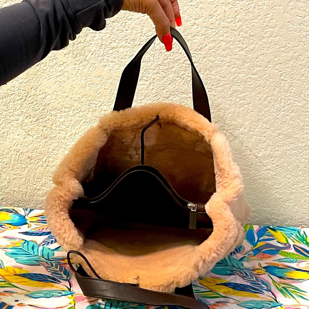 UGG Hand Bag - Picture 2 of 13